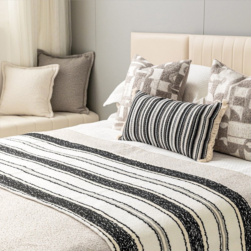Modern Style Black And White Striped Bedding Four-piece Set